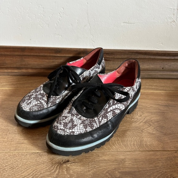 Pas De Rouge Oxford Shoe with laces - Picture 2 of 7